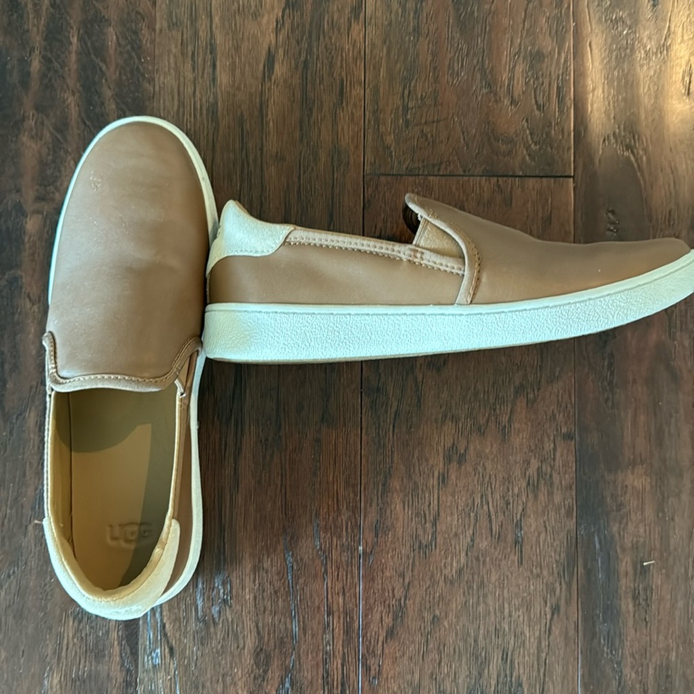 New UGG casual shoes without box size 9